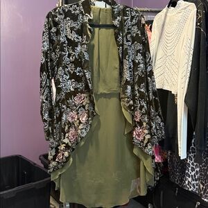 Chico's embroidered cardigan jacket Size 0 or US 4